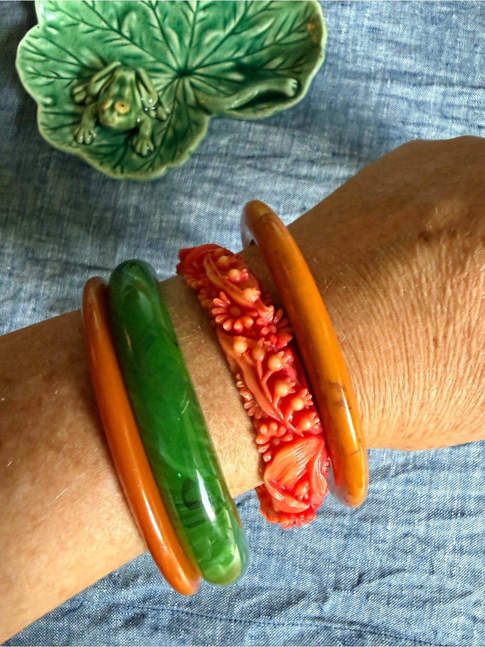 Vtg Bakelite & Carved Celluloid Bangle Bracelet Stack 4pc Spinach Green Amber